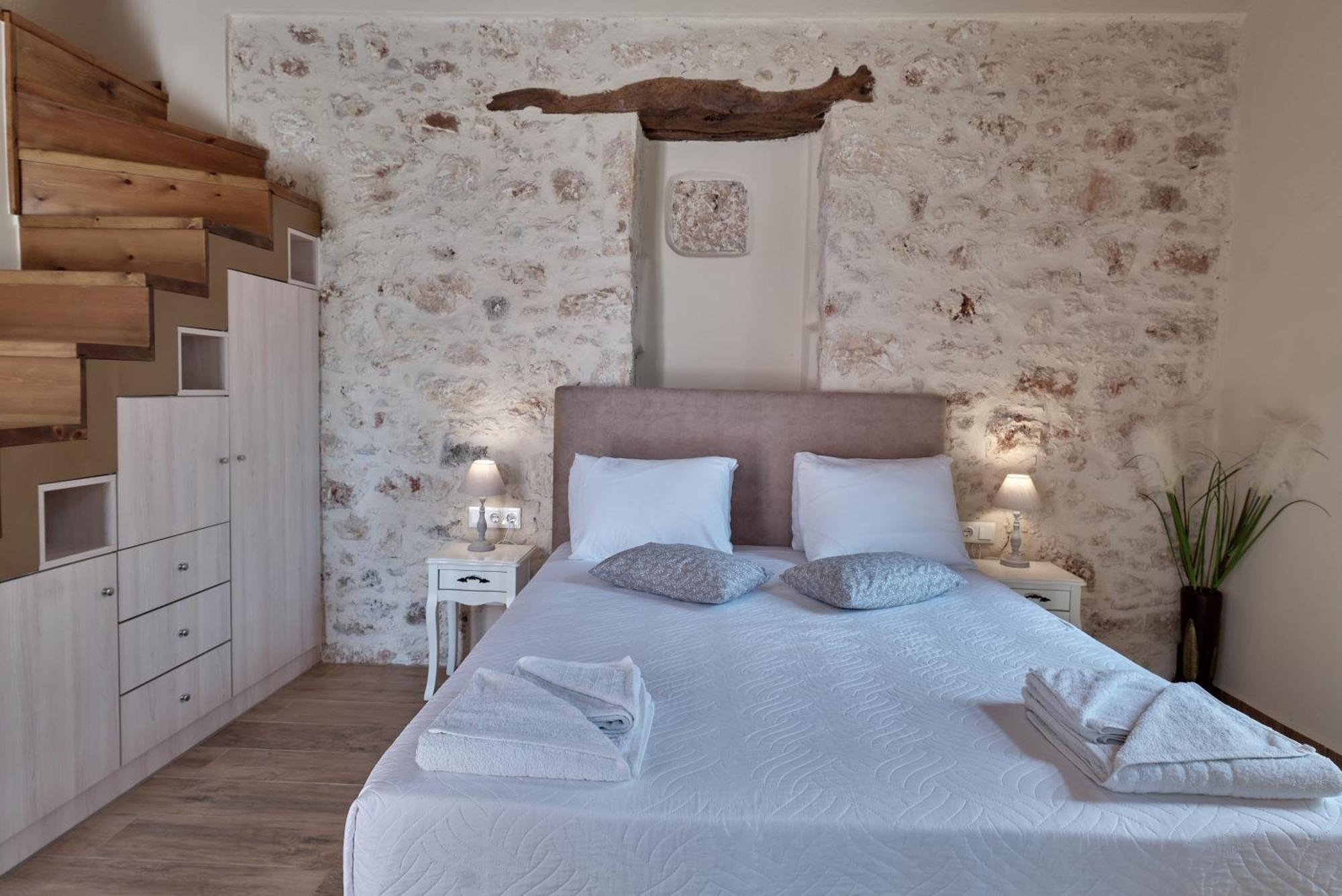 Stone Villa With Swimming Pool-Bbq! Melidhónion エクステリア 写真